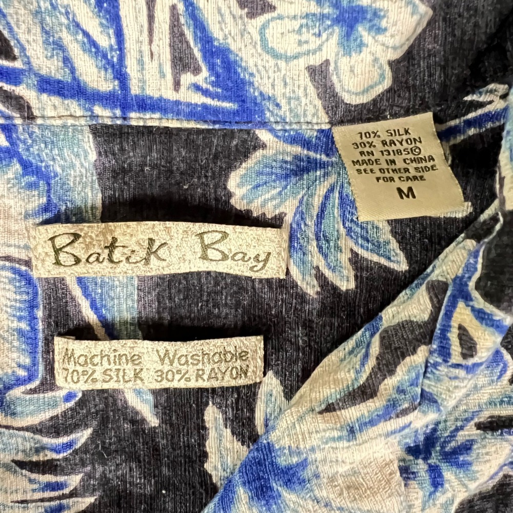 Batik Bay men's Medium Silk Blend Tropical Aloha Print Blue white Button down - Picture 3 of 5